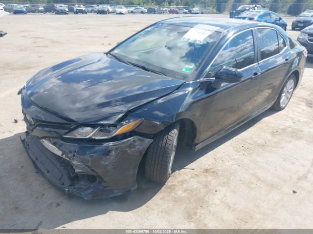 Toyota Camry Le Image 7