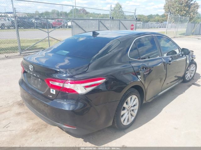 Toyota Camry Le Image 6