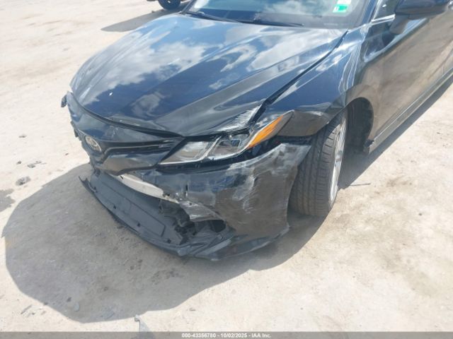 Toyota Camry Le Image 4