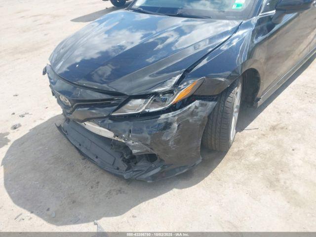 Toyota Camry Le Image 4