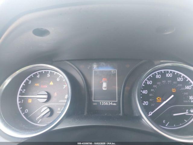 Toyota Camry Le Image 14