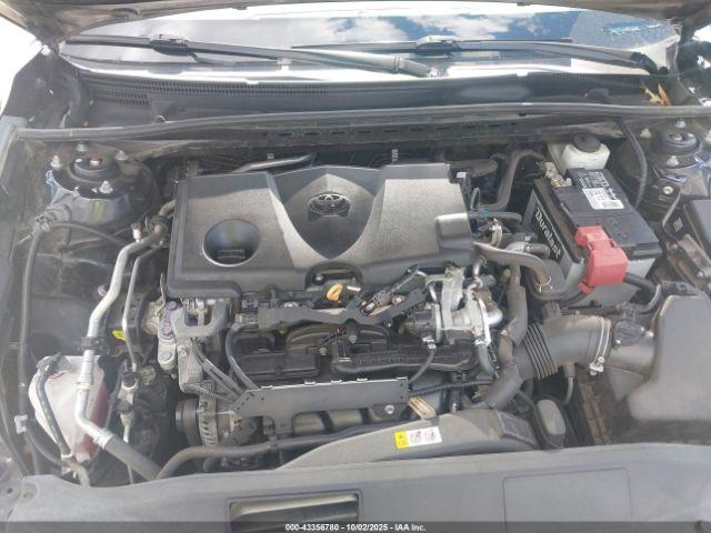 Toyota Camry Le Image 13