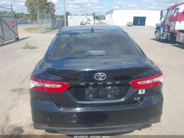 Toyota Camry Le Image 15
