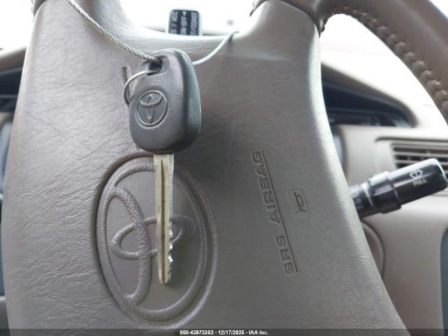 Toyota Camry Xle V6 Image 8