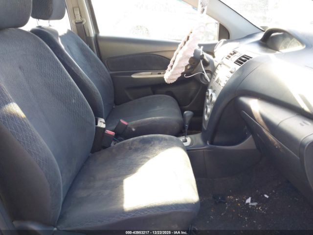 Toyota Yaris Image 4