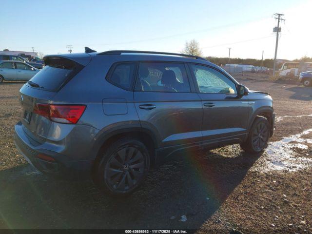 Volkswagen Taos S Image 2