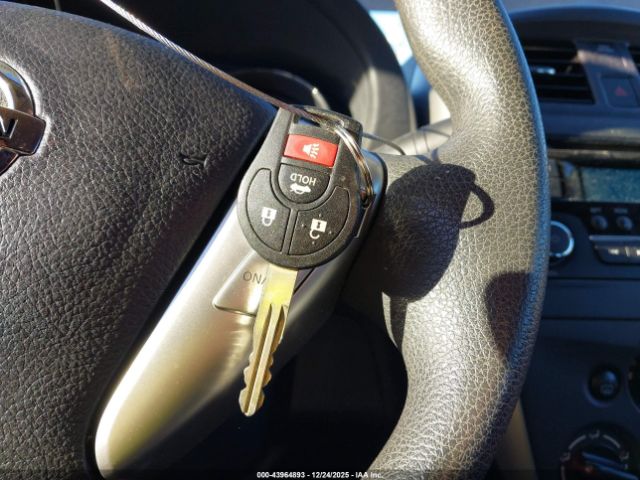 Nissan Versa 1.6 Sv Image 11