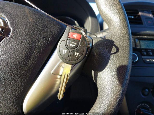 Nissan Versa 1.6 Sv Image 11