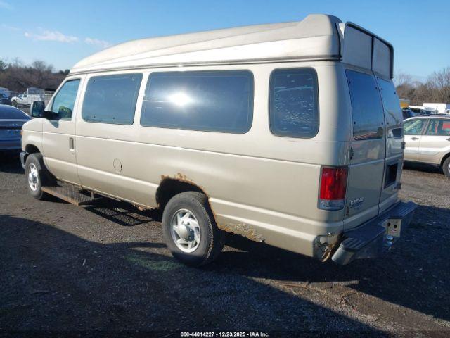 Ford E-350 Image 12