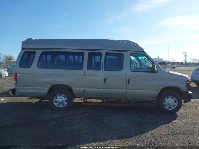Ford E-350 Image 10