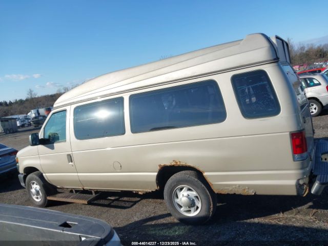 Ford E-350 Image 15