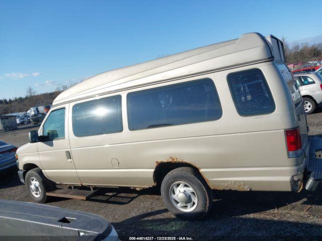 Ford E-350 Image 15