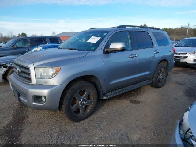 Toyota Sequoia Sr5 5.7l V8 Image 2