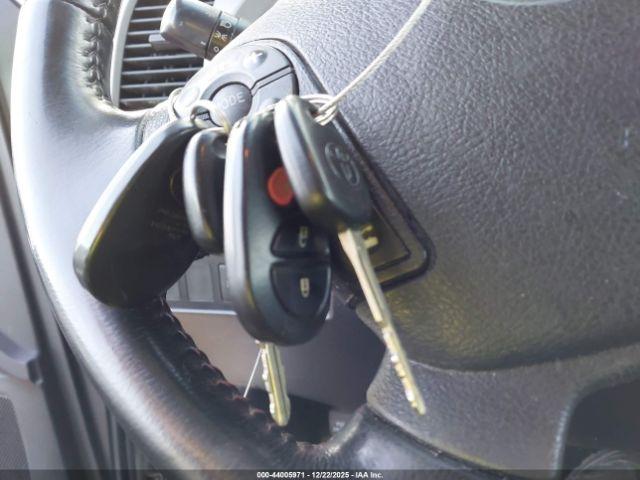 Toyota Sequoia Sr5 5.7l V8 Image 10