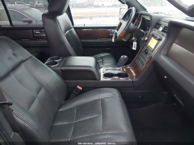 Lincoln Navigator Image 6