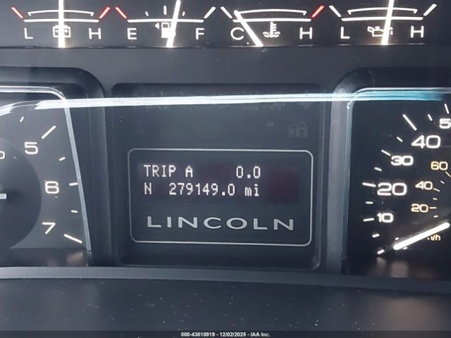 Lincoln Navigator Image 10