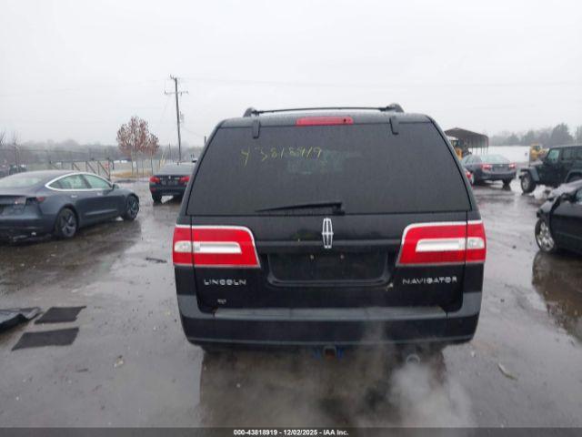 Lincoln Navigator Image 17