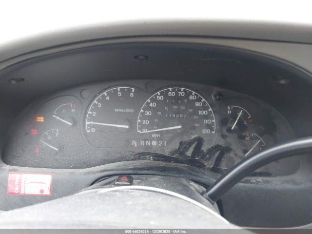 Ford Explorer Image 11