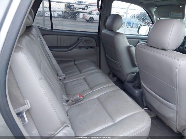 Toyota Sequoia Limited V8 Image 16