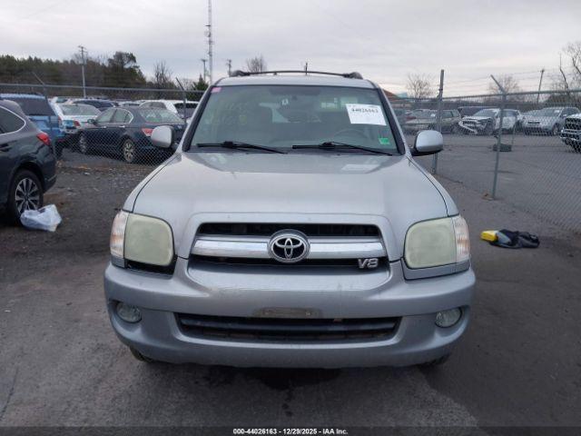 Toyota Sequoia Limited V8 Image 2