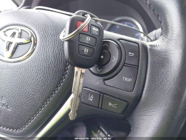 Toyota Corolla Se Image 9