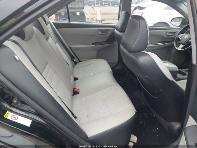 Toyota Camry Se Image 8