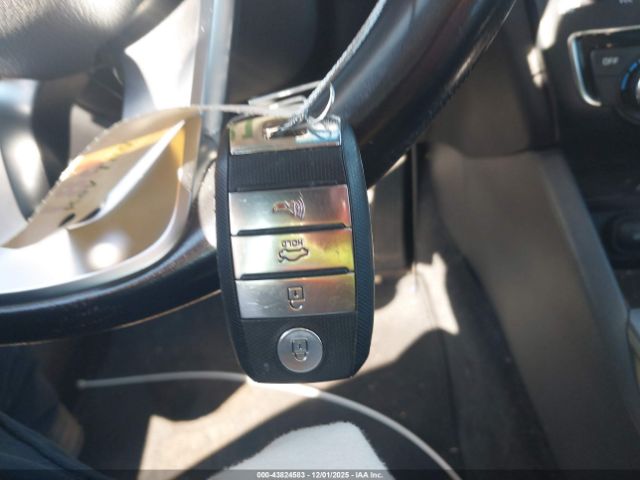 Kia Optima S Image 4