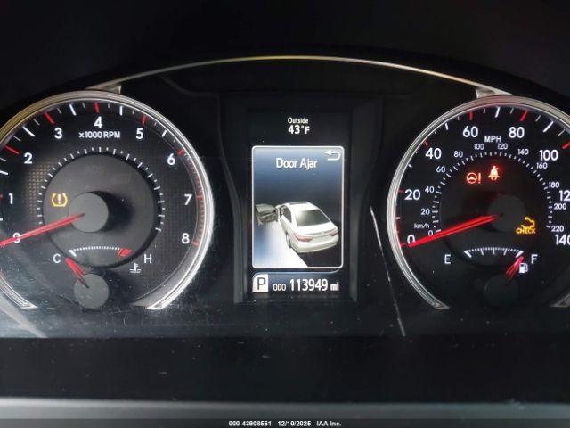 Toyota Camry Se Image 15