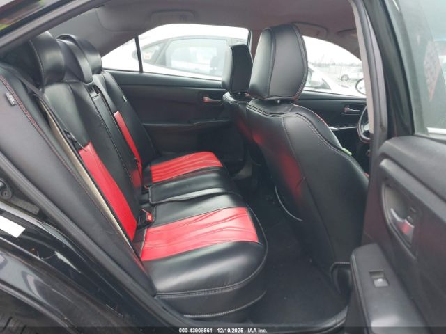 Toyota Camry Se Image 8