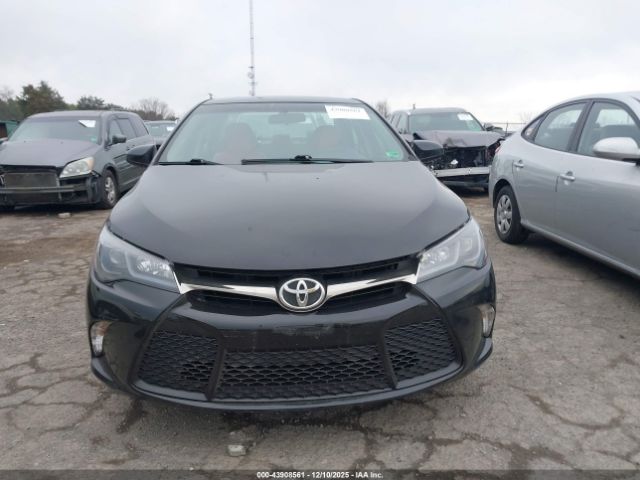 Toyota Camry Se Image 14