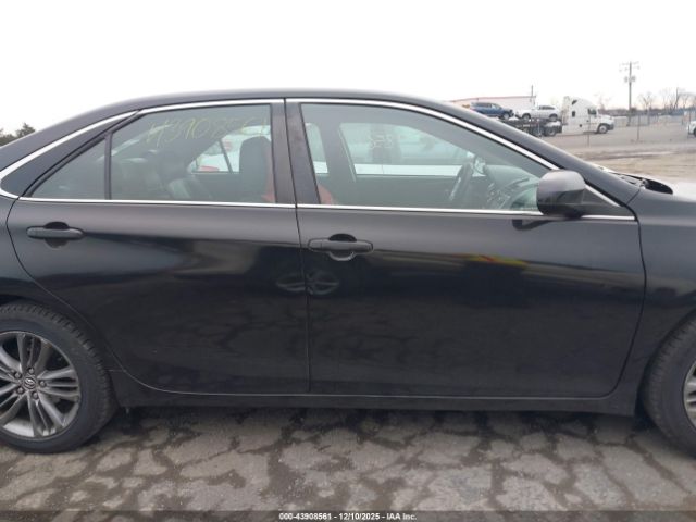 Toyota Camry Se Image 11