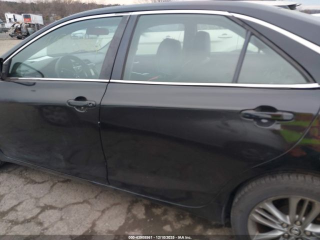 Toyota Camry Se Image 13