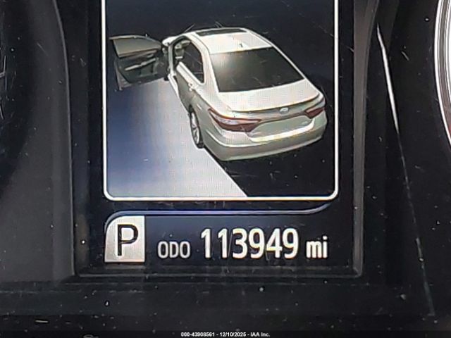 Toyota Camry Se Image 10