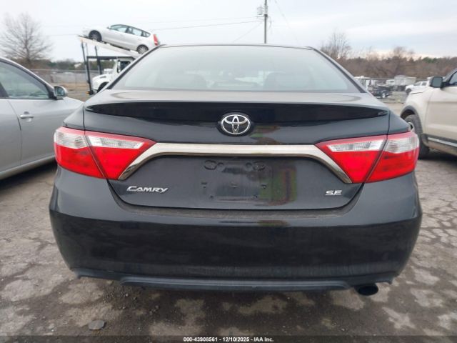 Toyota Camry Se Image 9