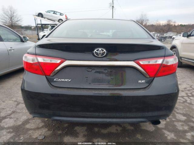 Toyota Camry Se Image 9