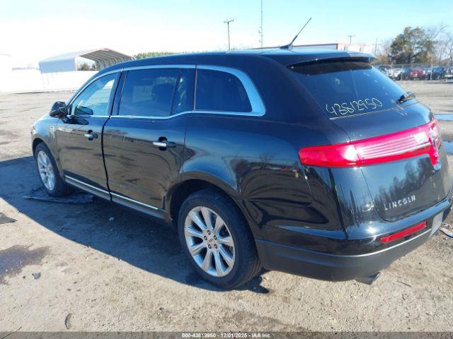 Lincoln MKT Standard Image 16