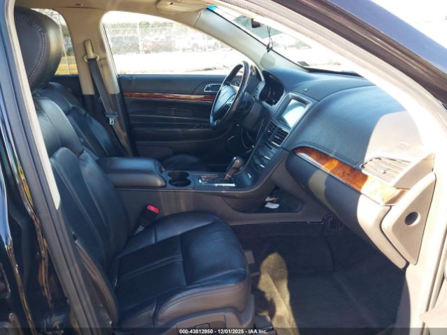 Lincoln MKT Standard Image 4