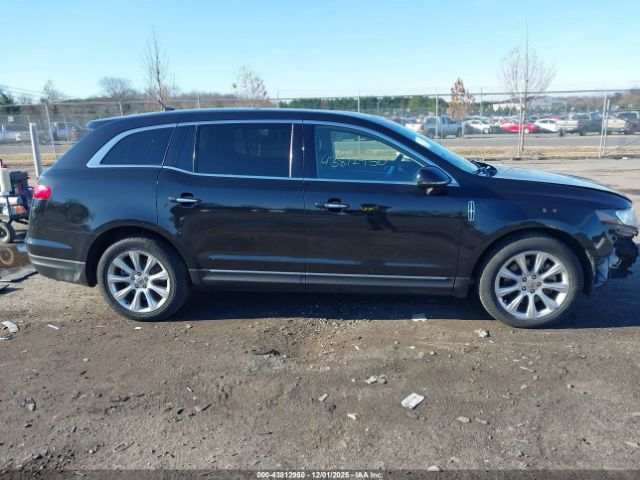 Lincoln MKT Standard Image 12