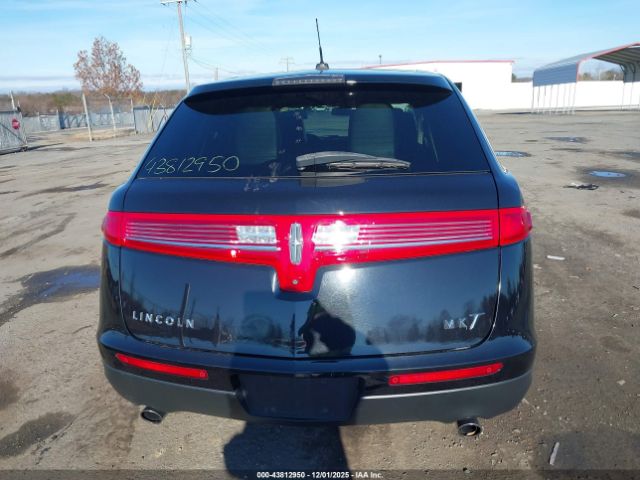 Lincoln MKT Standard Image 10