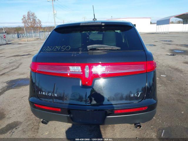 Lincoln MKT Standard Image 10