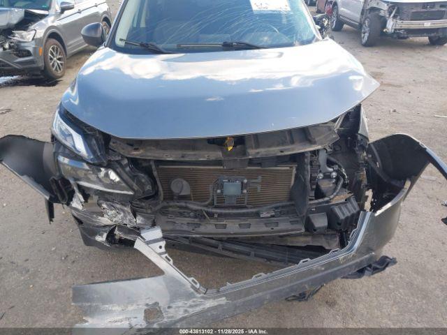 Nissan Rogue S Intelligent Awd Image 4