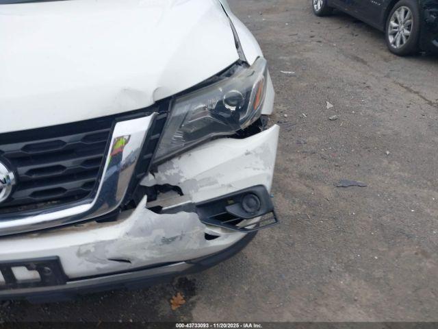 Nissan Pathfinder S Image 5