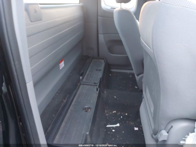 Toyota Tacoma Image 5