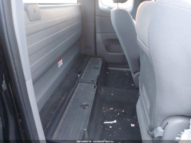 Toyota Tacoma Image 5