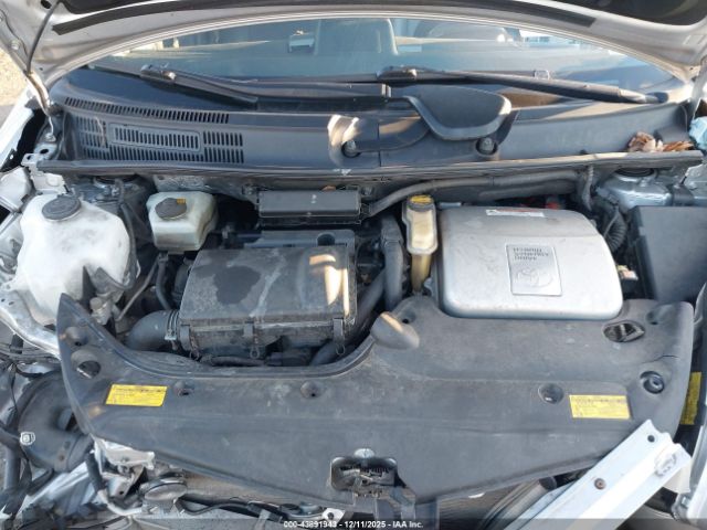 Toyota Prius Touring Image 7