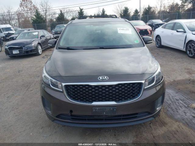 Kia Sedona Lx Image 4