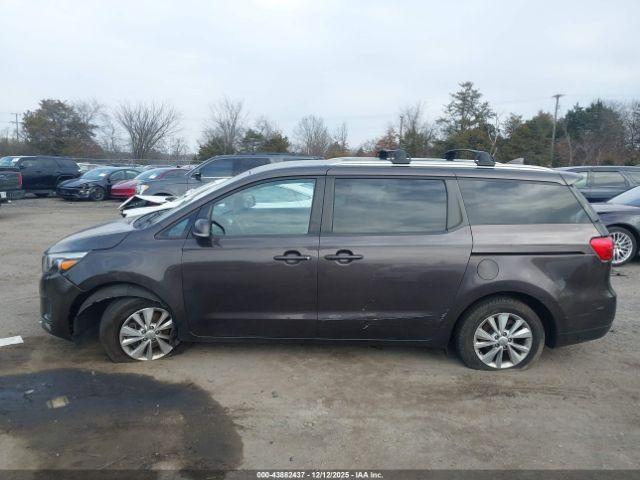 Kia Sedona Lx Image 7