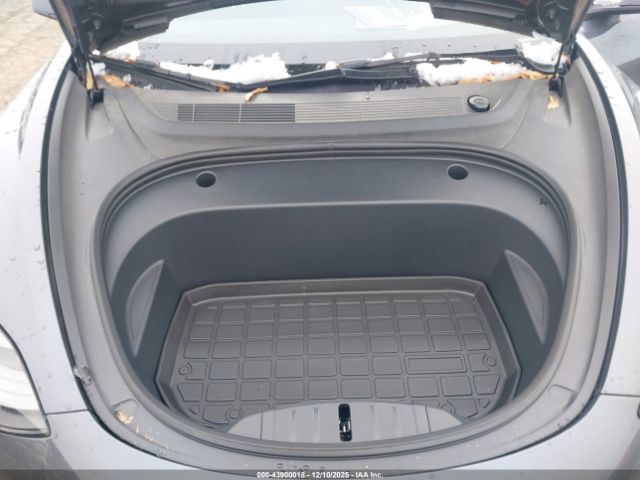 Tesla Model 3 Long Range Dual Motor All-wheel Drive Image 16