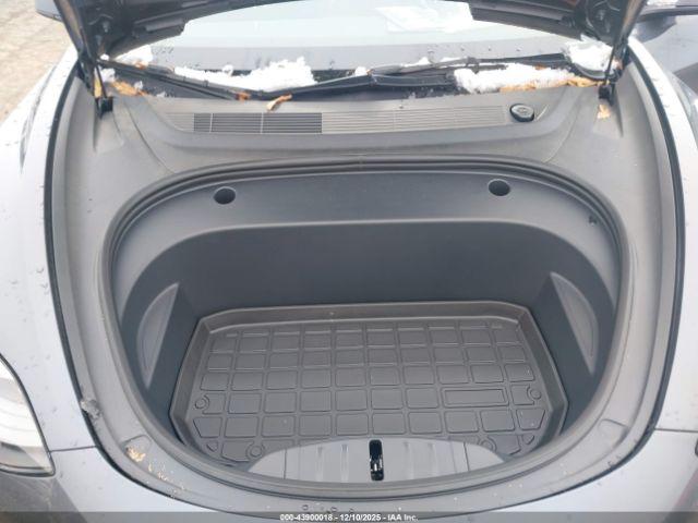 Tesla Model 3 Long Range Dual Motor All-wheel Drive Image 16