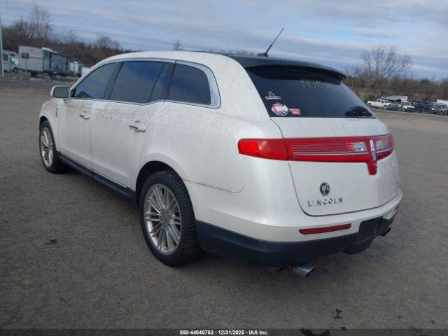 Lincoln MKT Ecoboost Image 10
